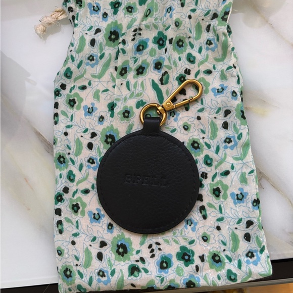 SPELL Leather keychain - Picture 3 of 4